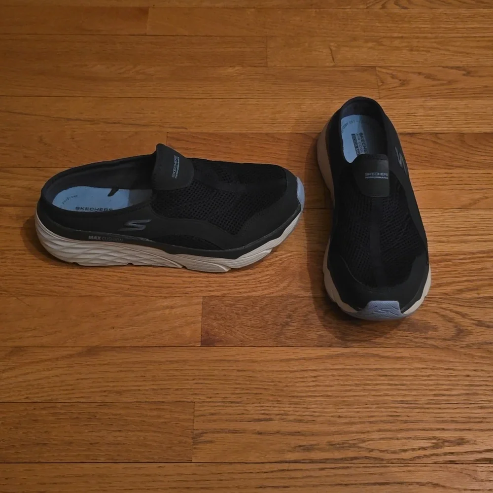 Sketchers Shoes